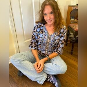 Rose + Thyme Blue/Black Floral Women's Top